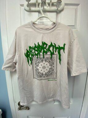 White/Green Grunge "RESPECT" Graphic T-shirt - Size L